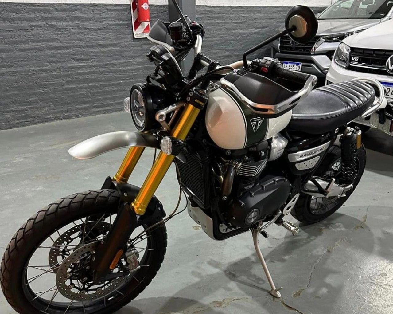 Triumph XE Usada en San Juan, deRuedas
