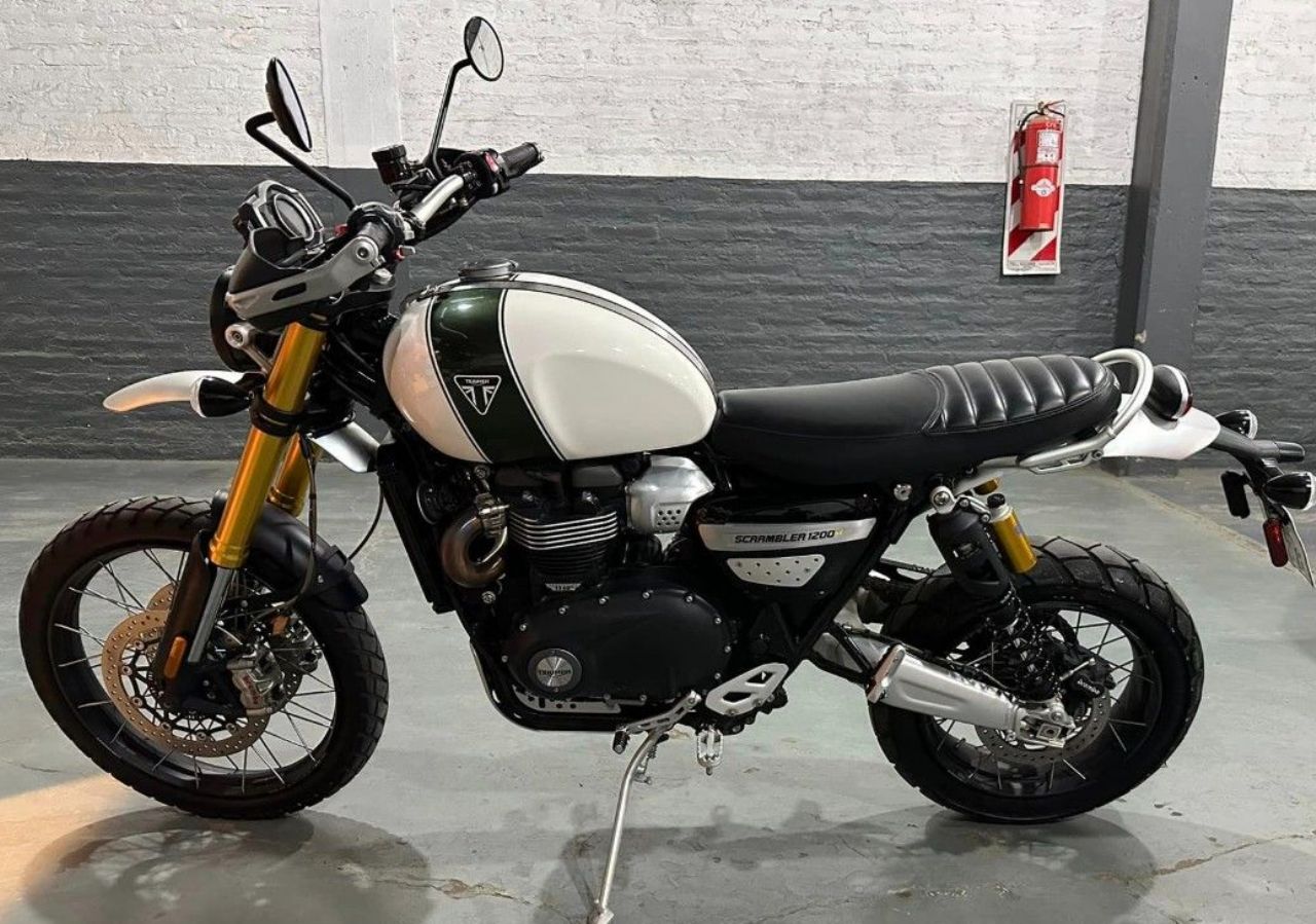 Triumph XE Usada en San Juan, deRuedas