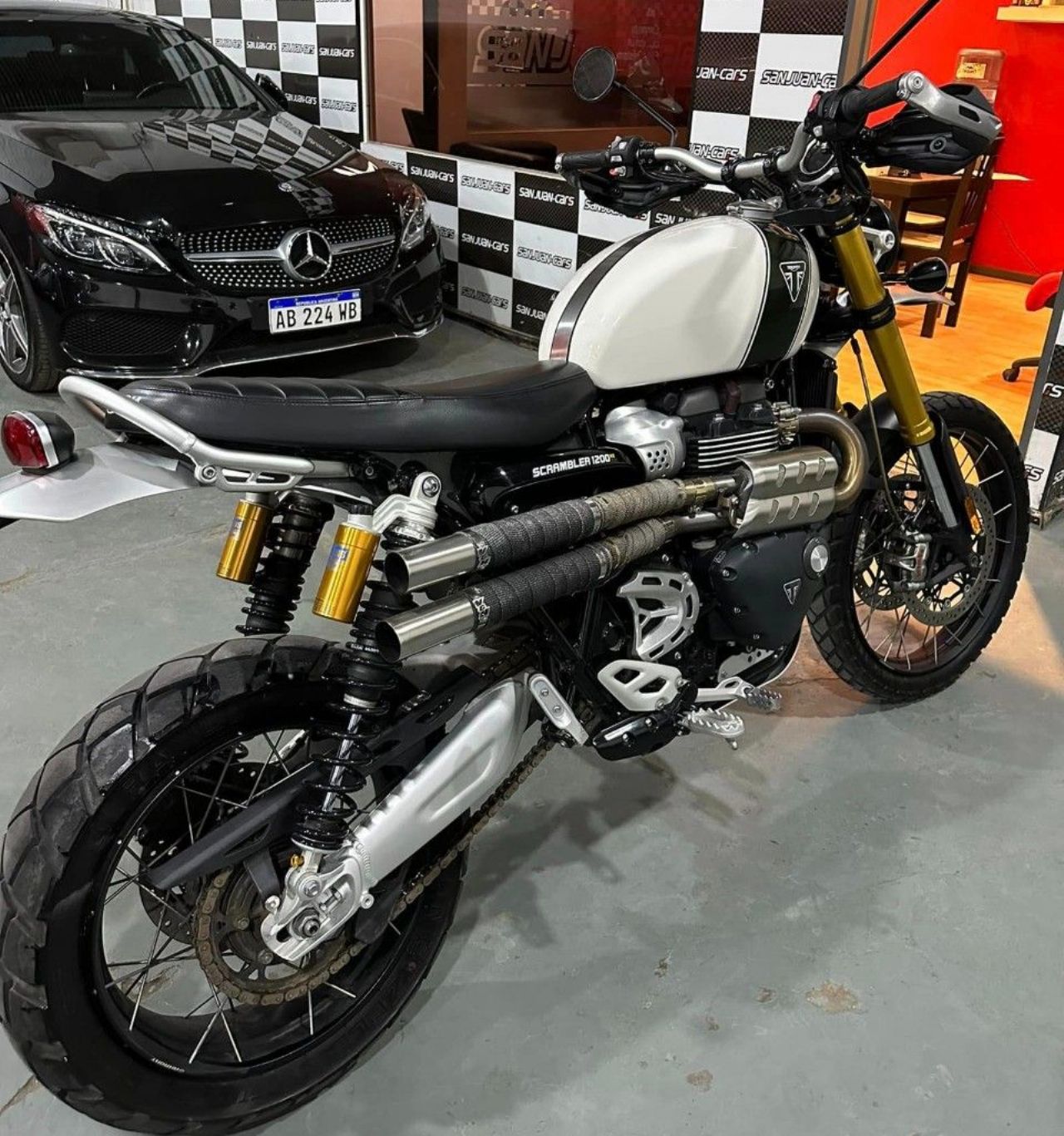 Triumph XE Usada en San Juan, deRuedas