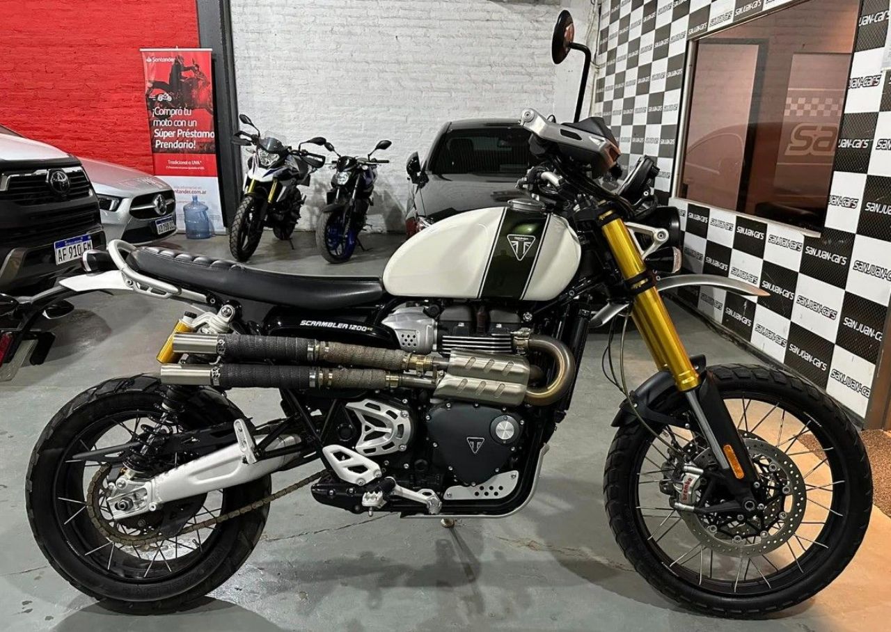 Triumph XE Usada en San Juan, deRuedas