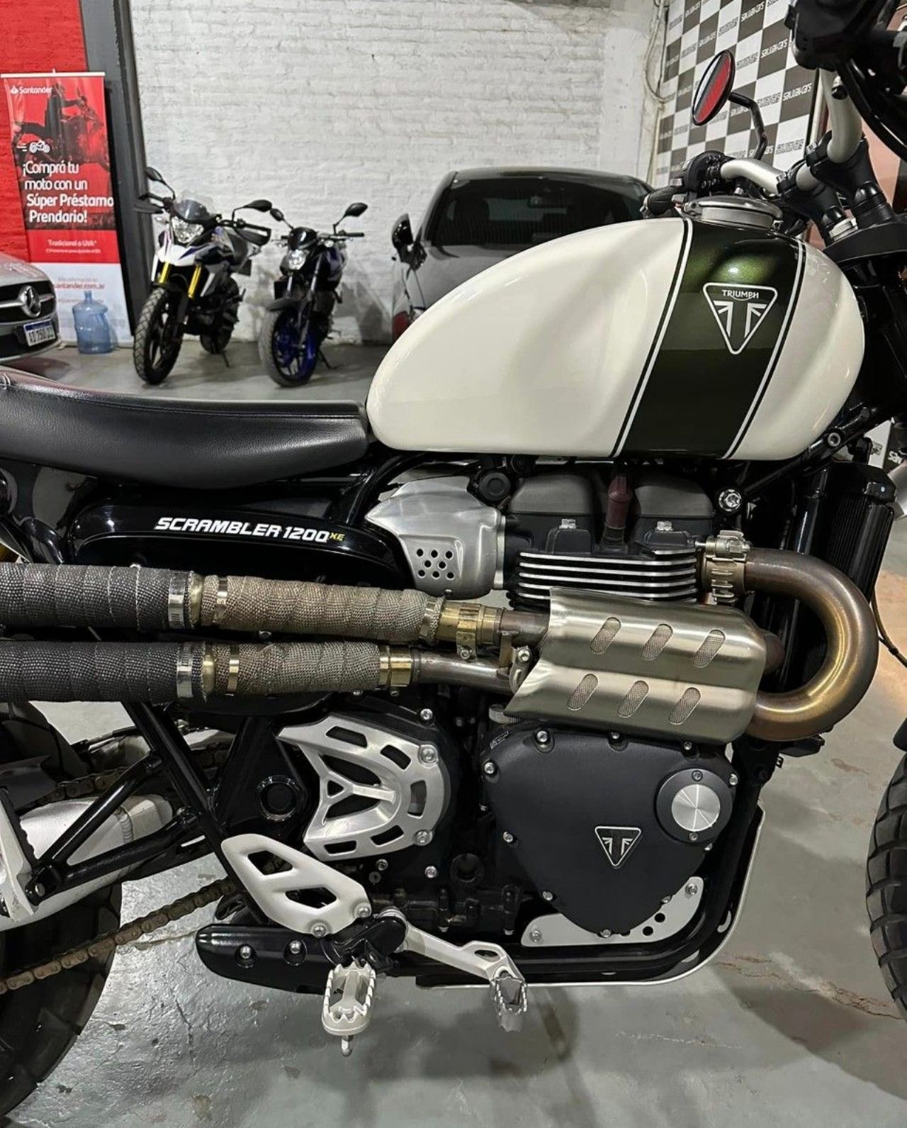 Triumph XE Usada en San Juan, deRuedas