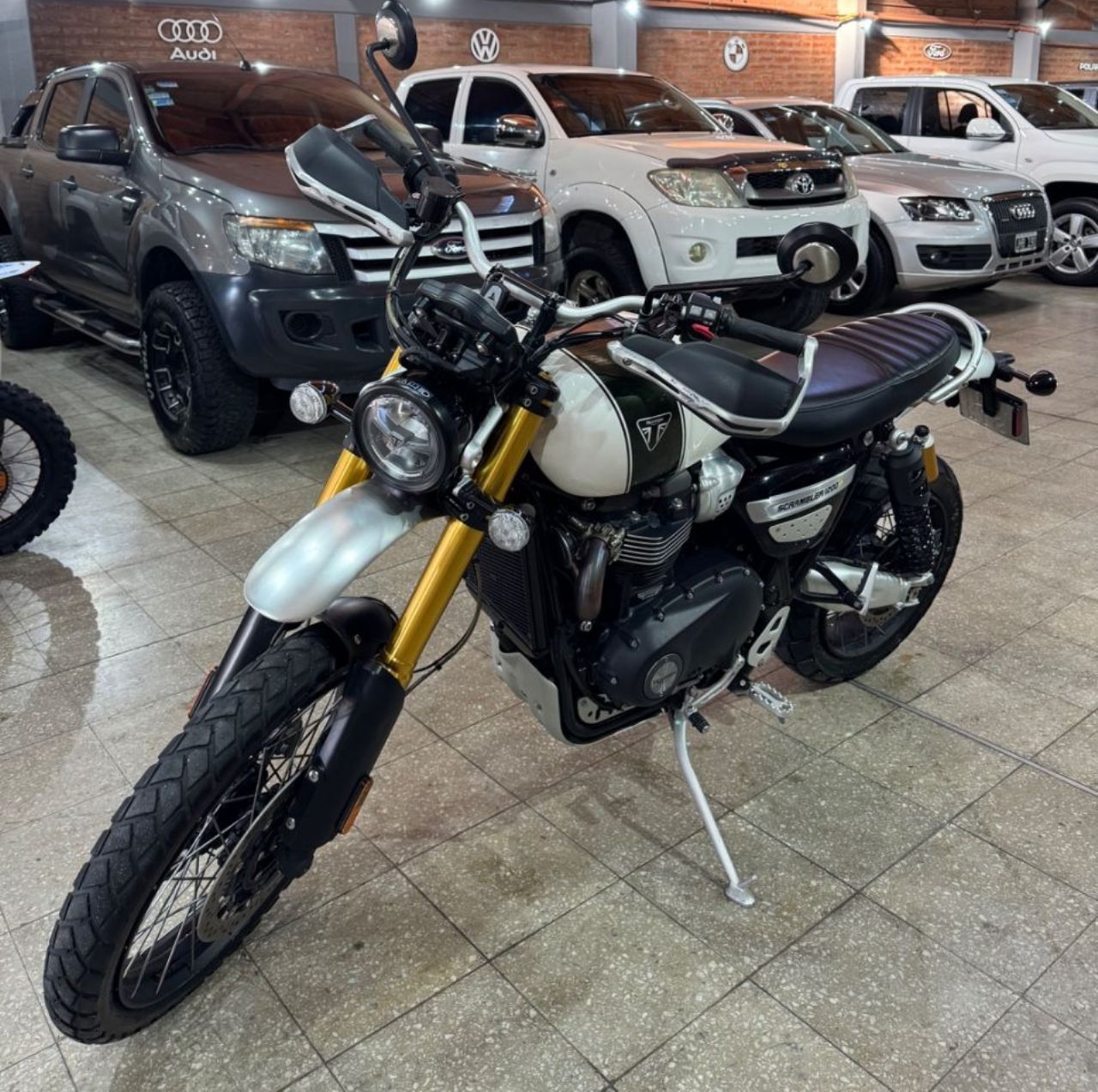 Triumph XE Usada en San Juan, deRuedas