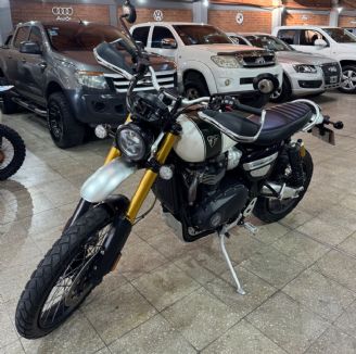 Triumph XE Usada en San Juan