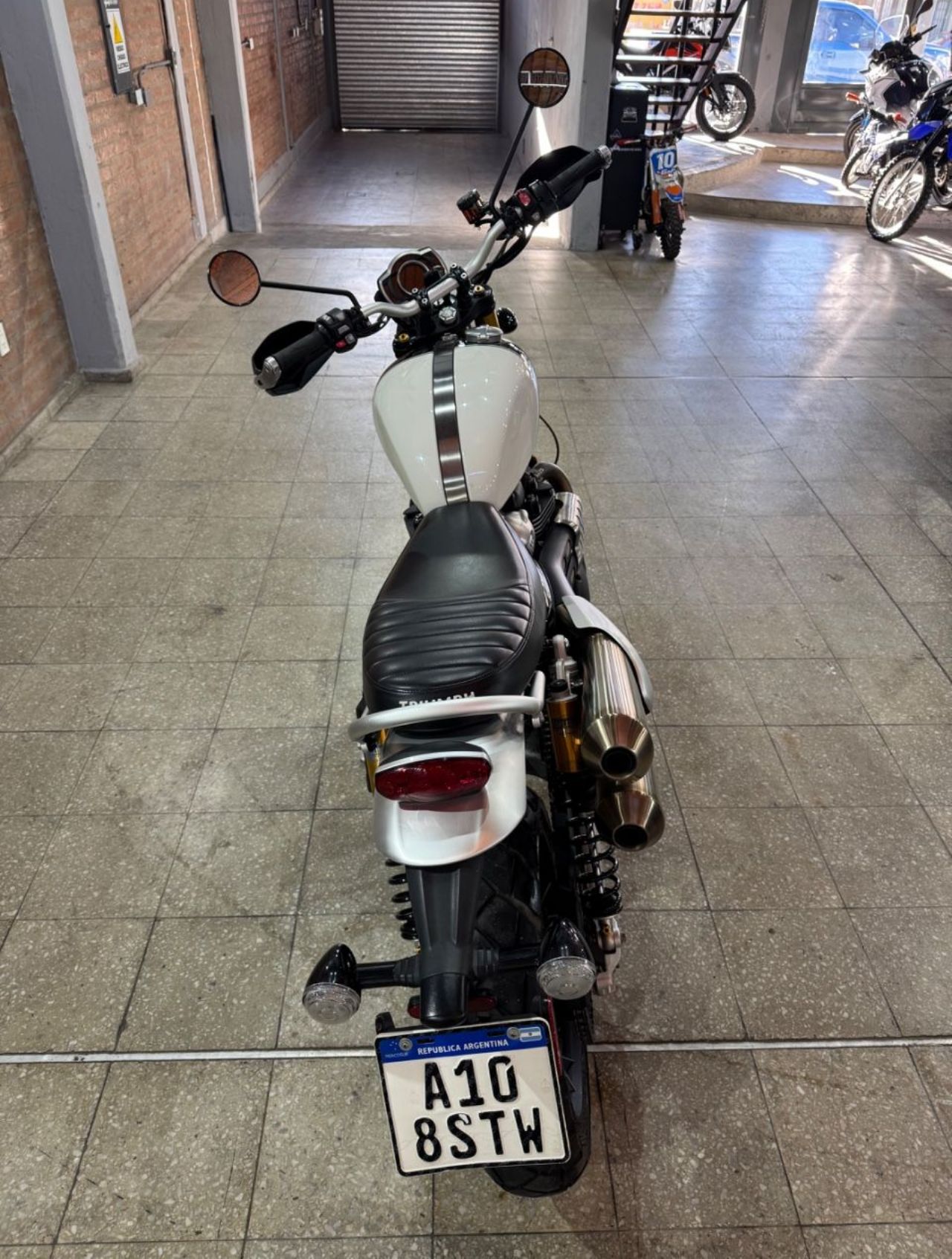 Triumph XE Usada en San Juan, deRuedas