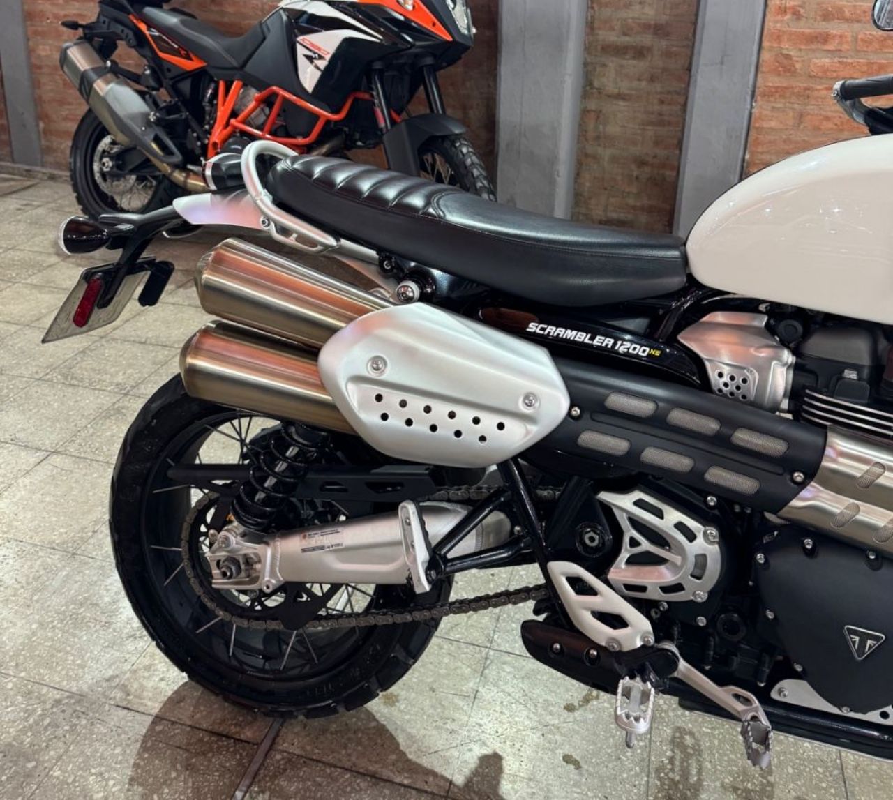 Triumph XE Usada en San Juan, deRuedas