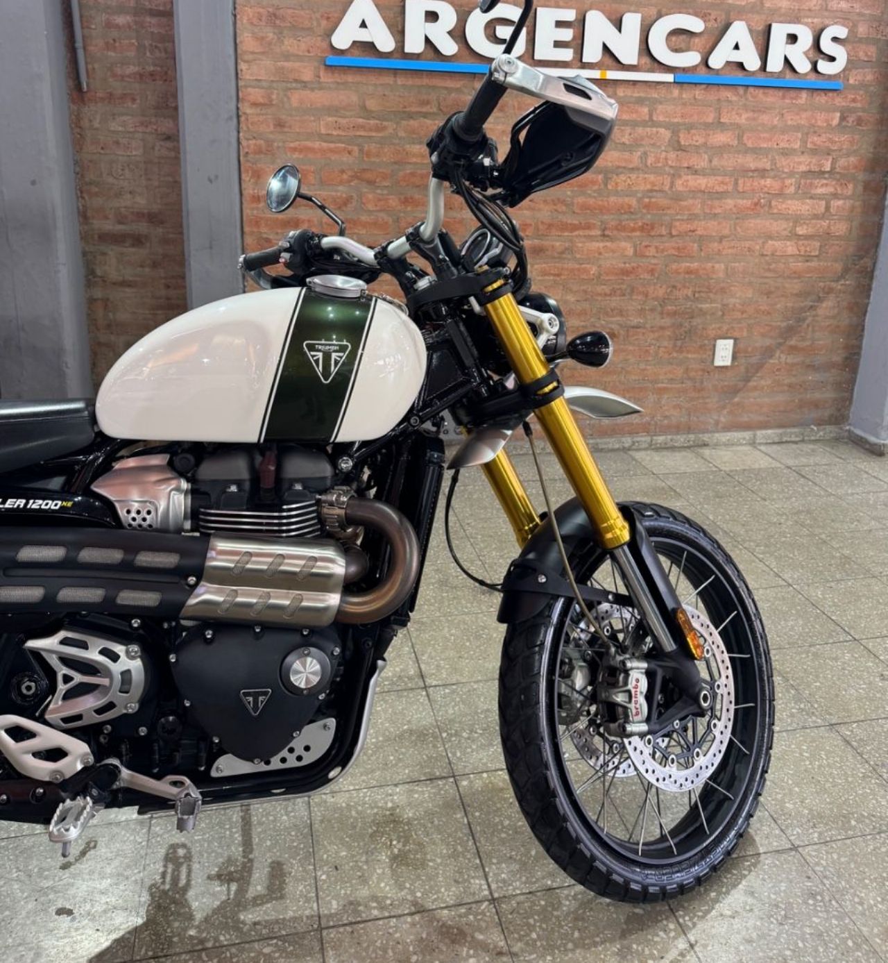 Triumph XE Usada en San Juan, deRuedas