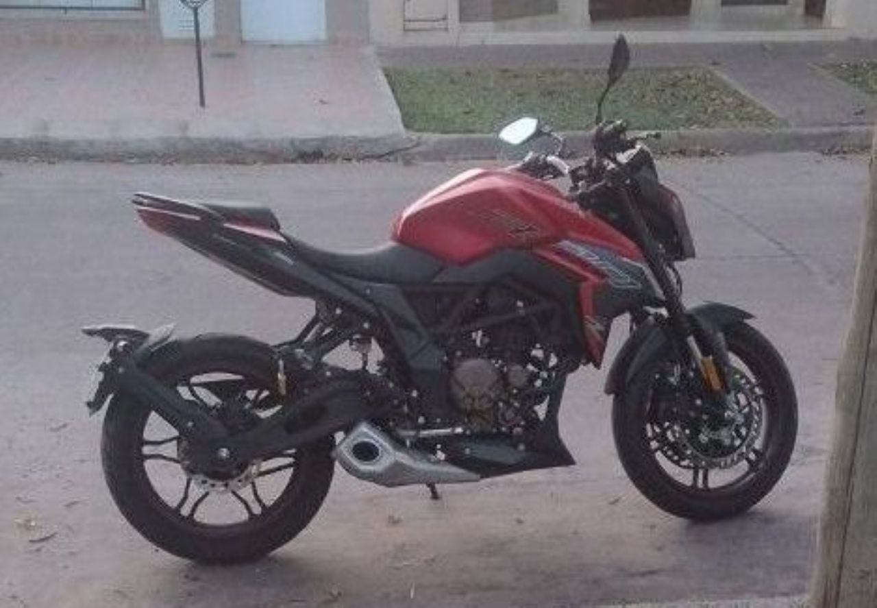 Voge R Usada en Santa Fe, deRuedas