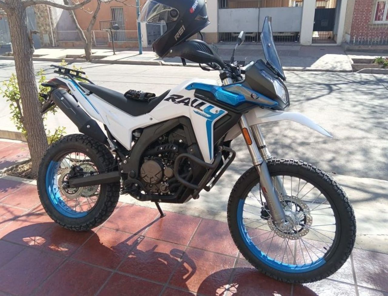 Voge R Usada en Mendoza, deRuedas