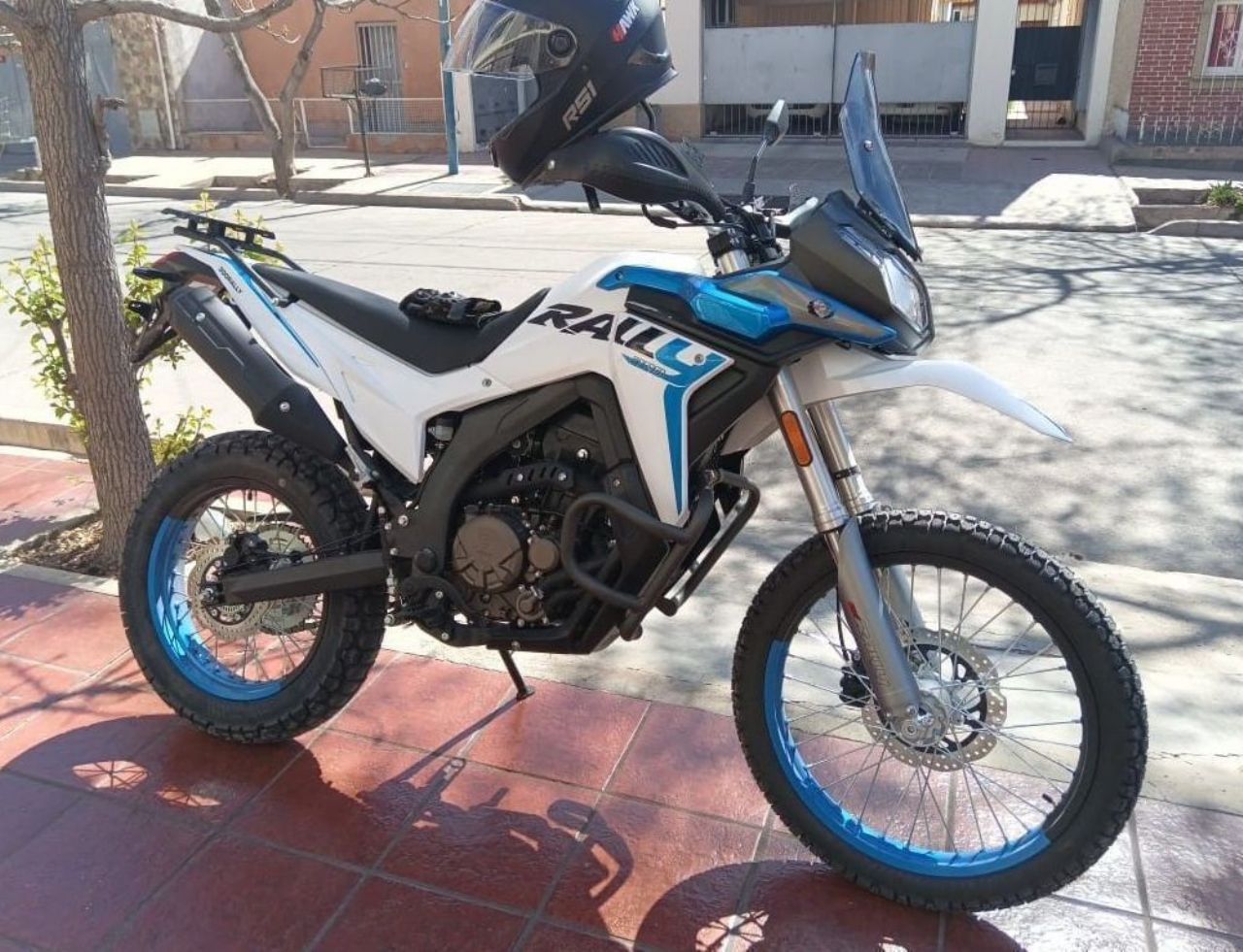 Voge R Usada en Mendoza, deRuedas