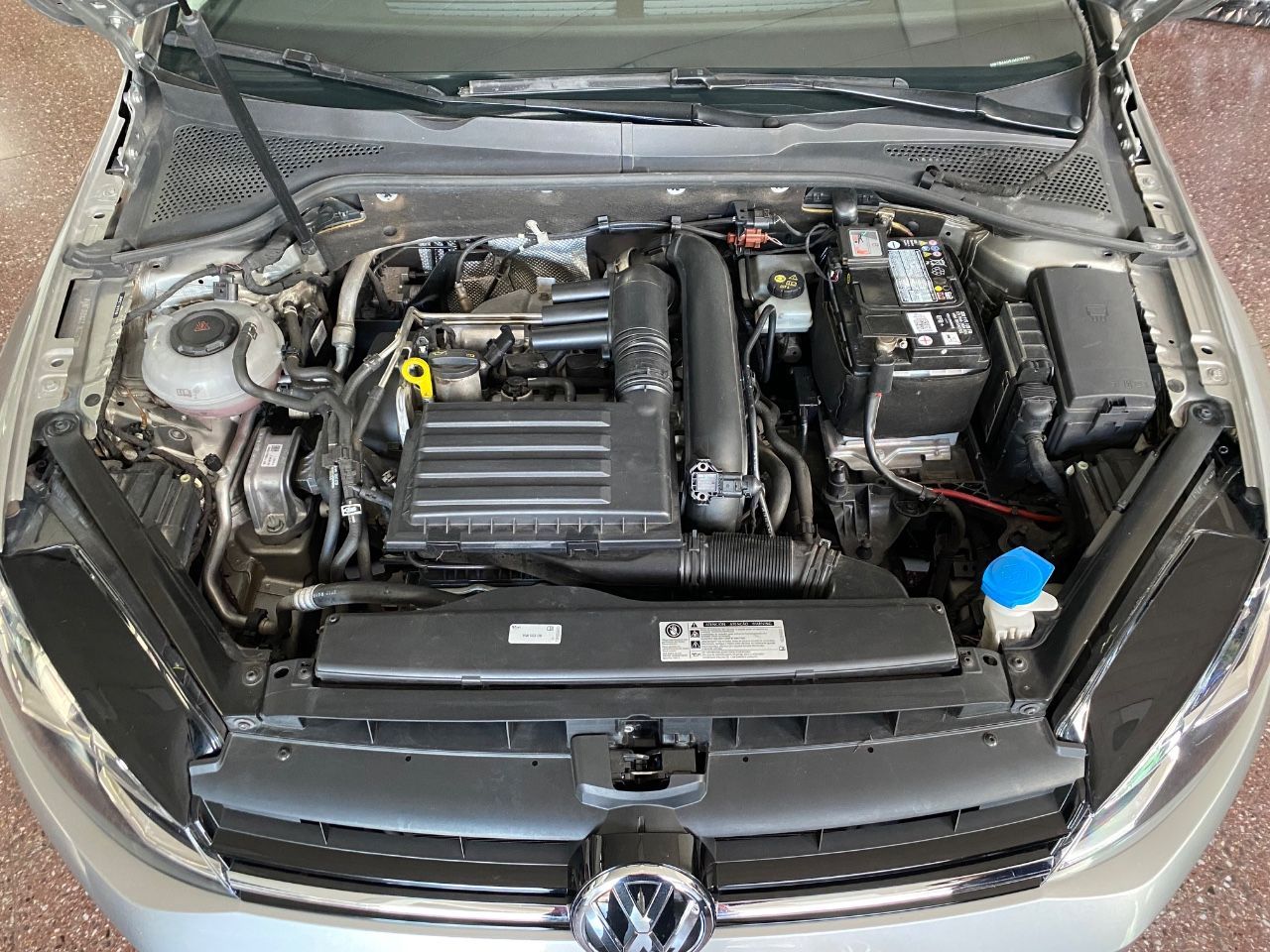 Volkswagen Golf Usado Financiado en Mendoza, deRuedas