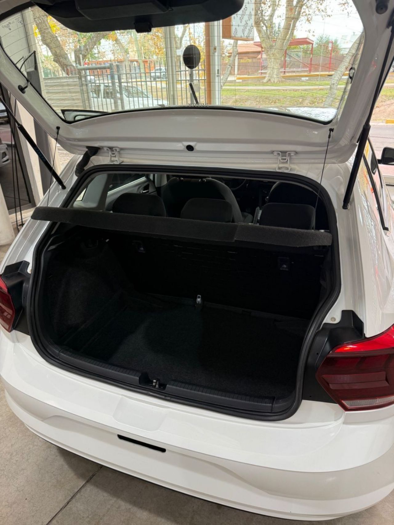 Volkswagen Polo Usado Financiado en Mendoza, deRuedas