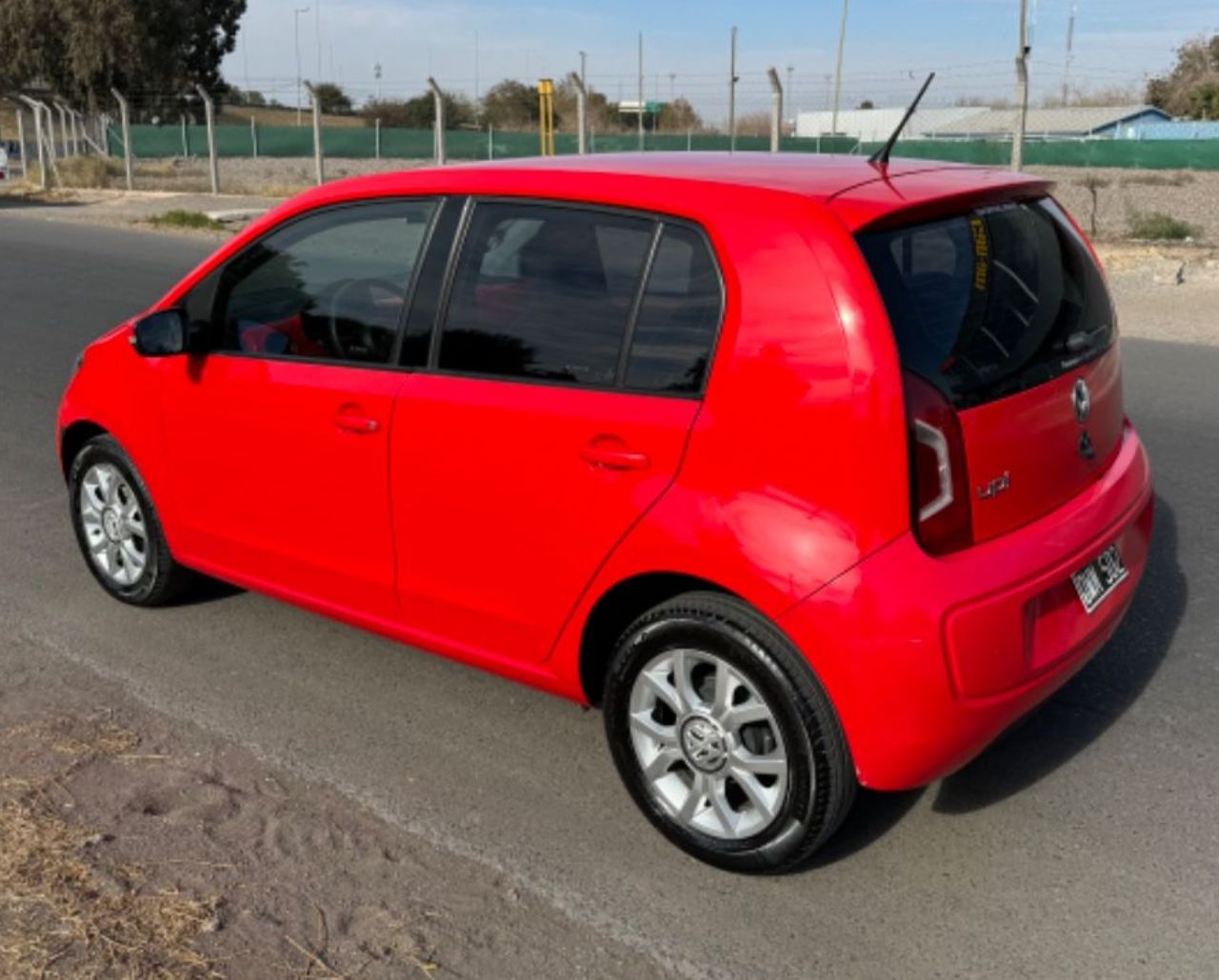 Volkswagen UP Usado Financiado en San Juan, deRuedas