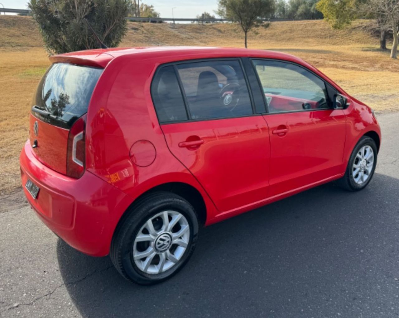 Volkswagen UP Usado Financiado en San Juan, deRuedas