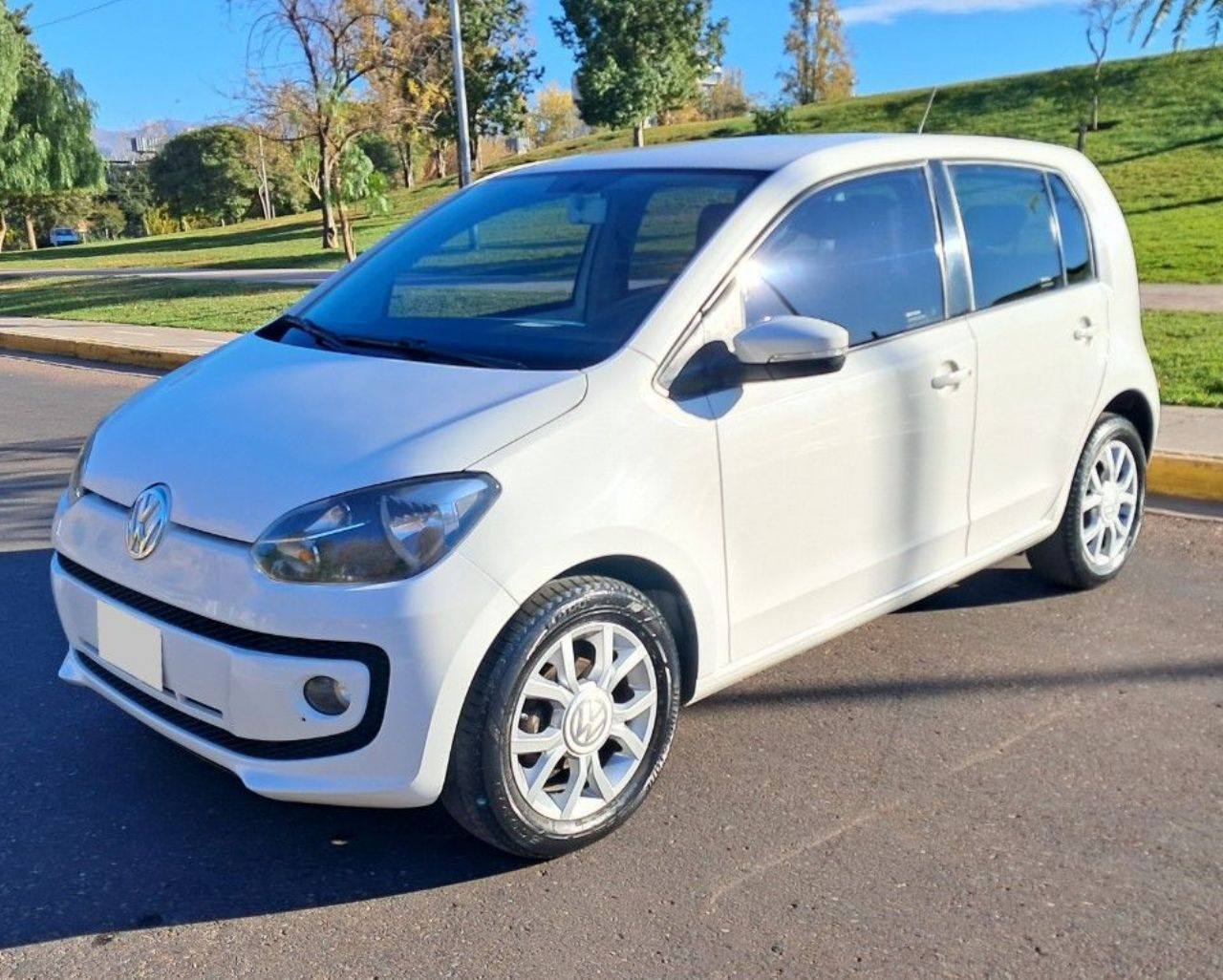 Volkswagen UP Usado Financiado en Mendoza, deRuedas