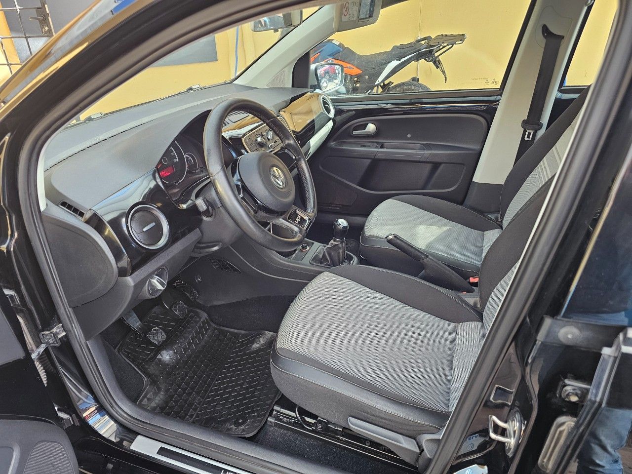 Volkswagen UP Usado en Mendoza, deRuedas
