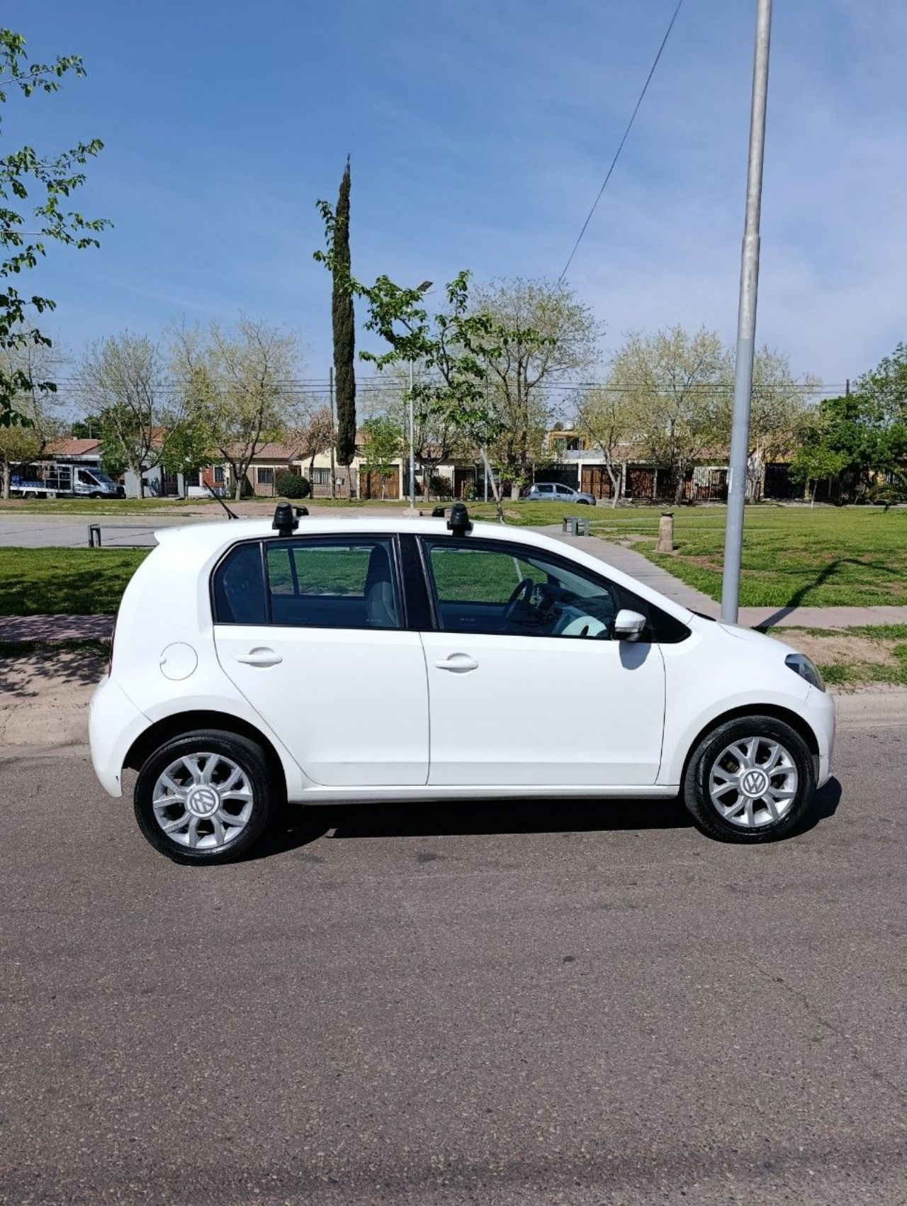 Volkswagen UP Usado Financiado en Mendoza, deRuedas