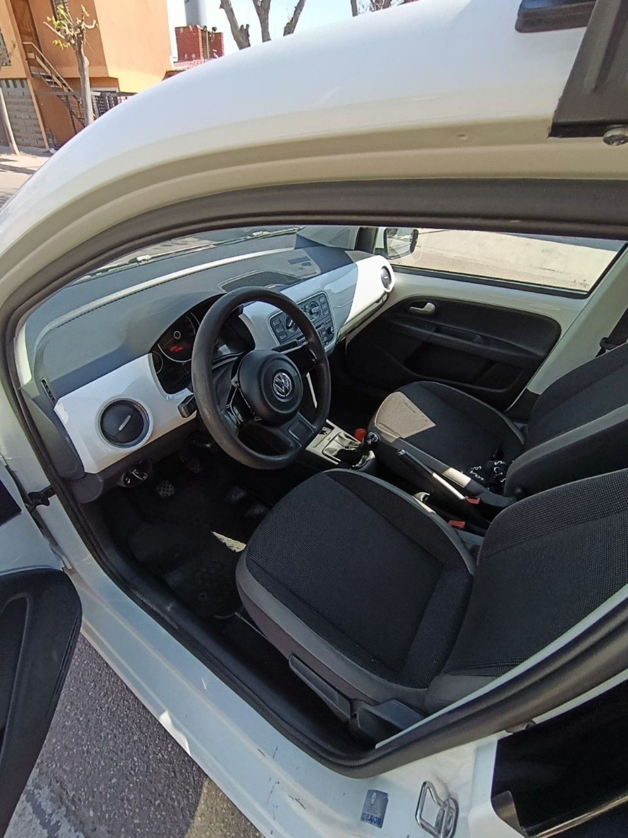 Volkswagen UP Usado Financiado en Mendoza, deRuedas
