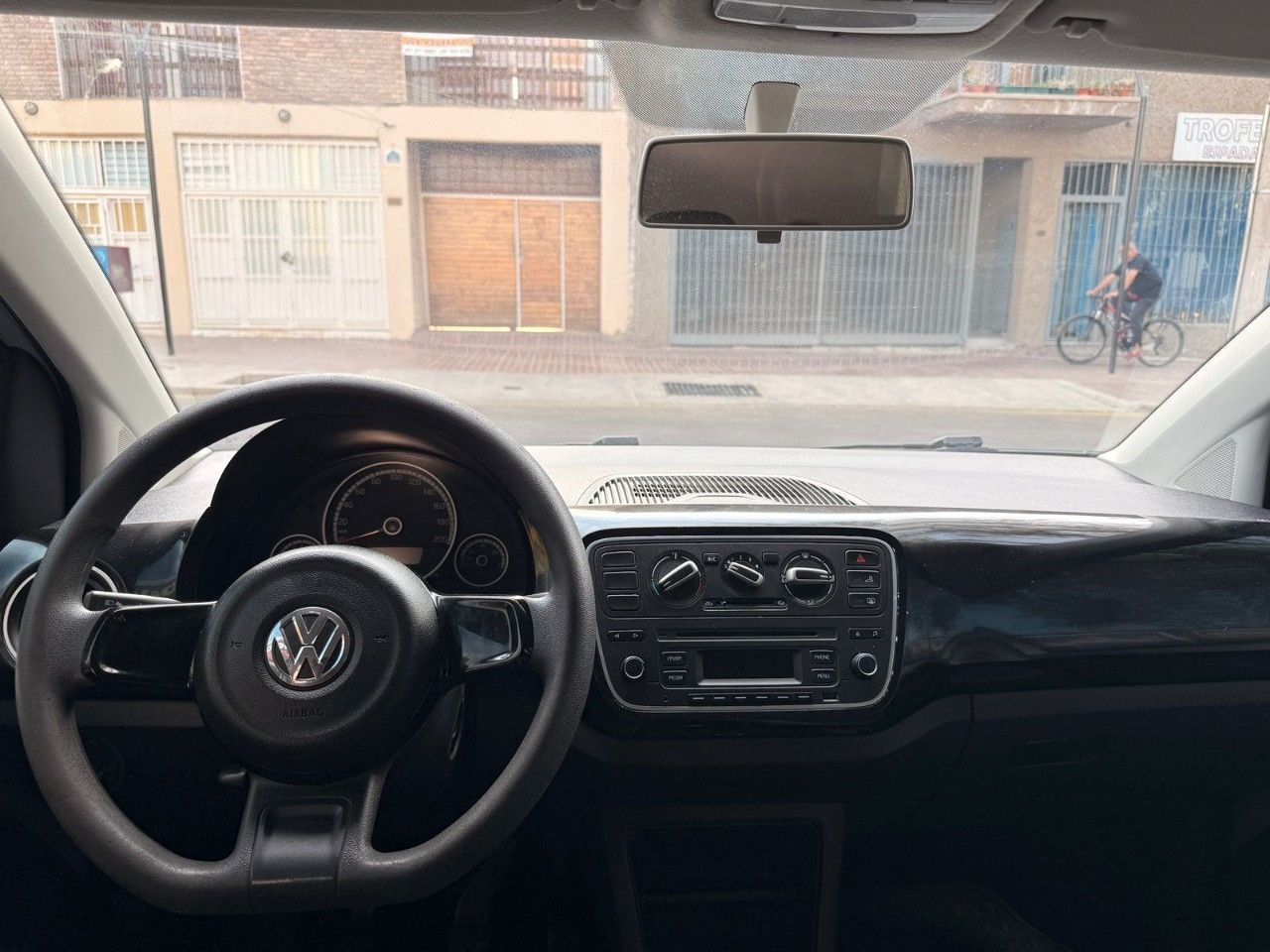 Volkswagen UP Usado Financiado en Mendoza, deRuedas