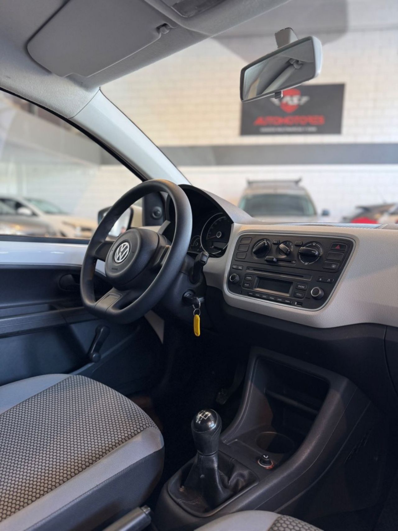 Volkswagen UP Usado Financiado en Córdoba, deRuedas