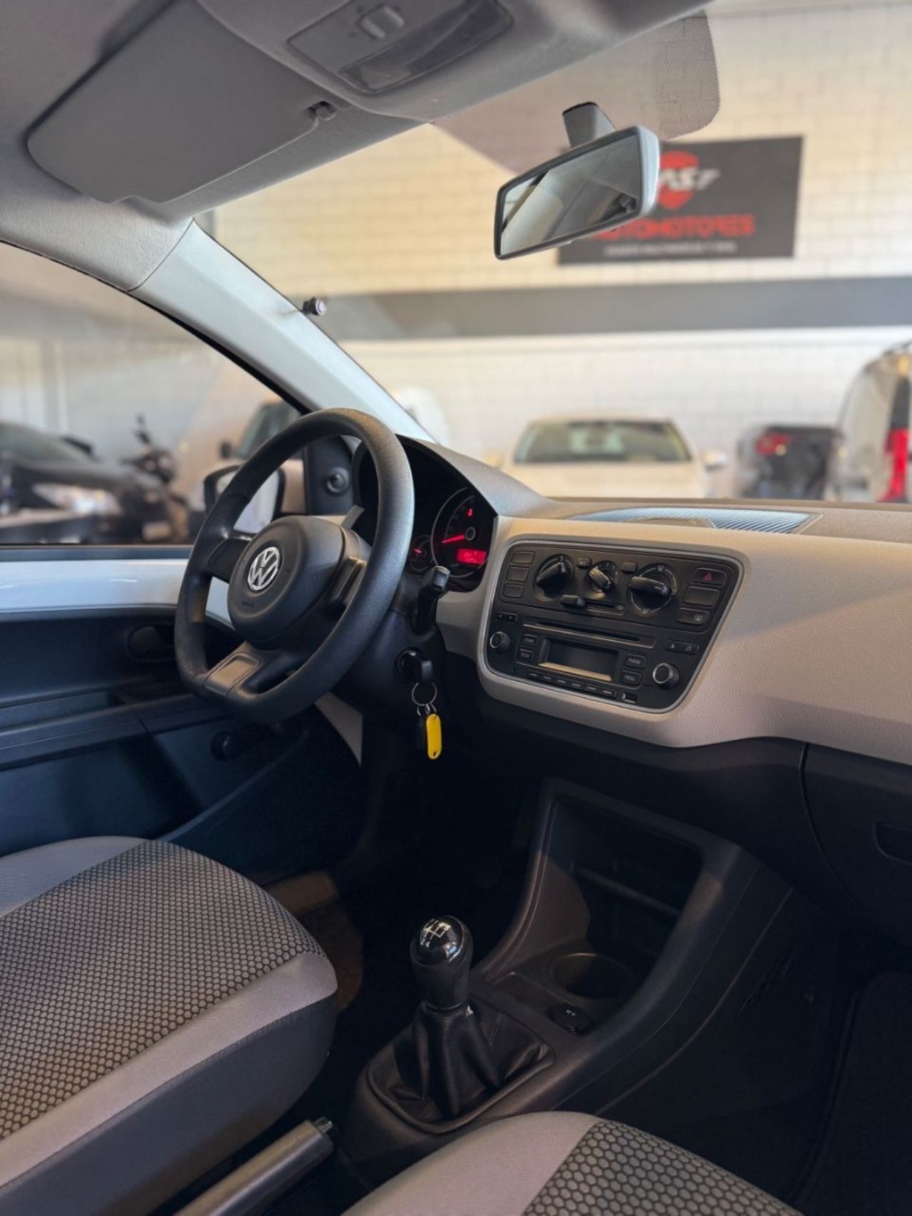 Volkswagen UP Usado Financiado en Córdoba, deRuedas