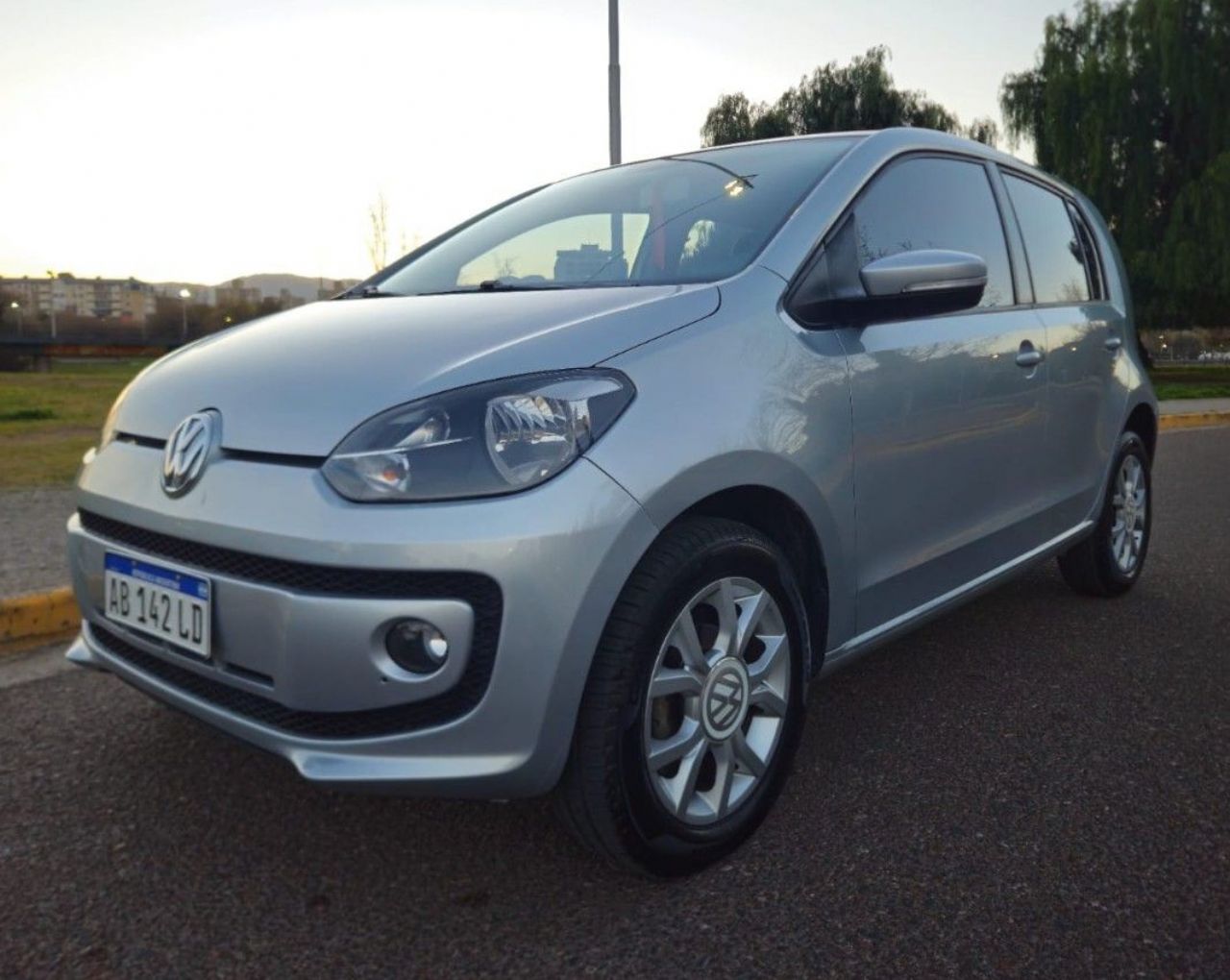 Volkswagen UP Usado Financiado en Mendoza, deRuedas