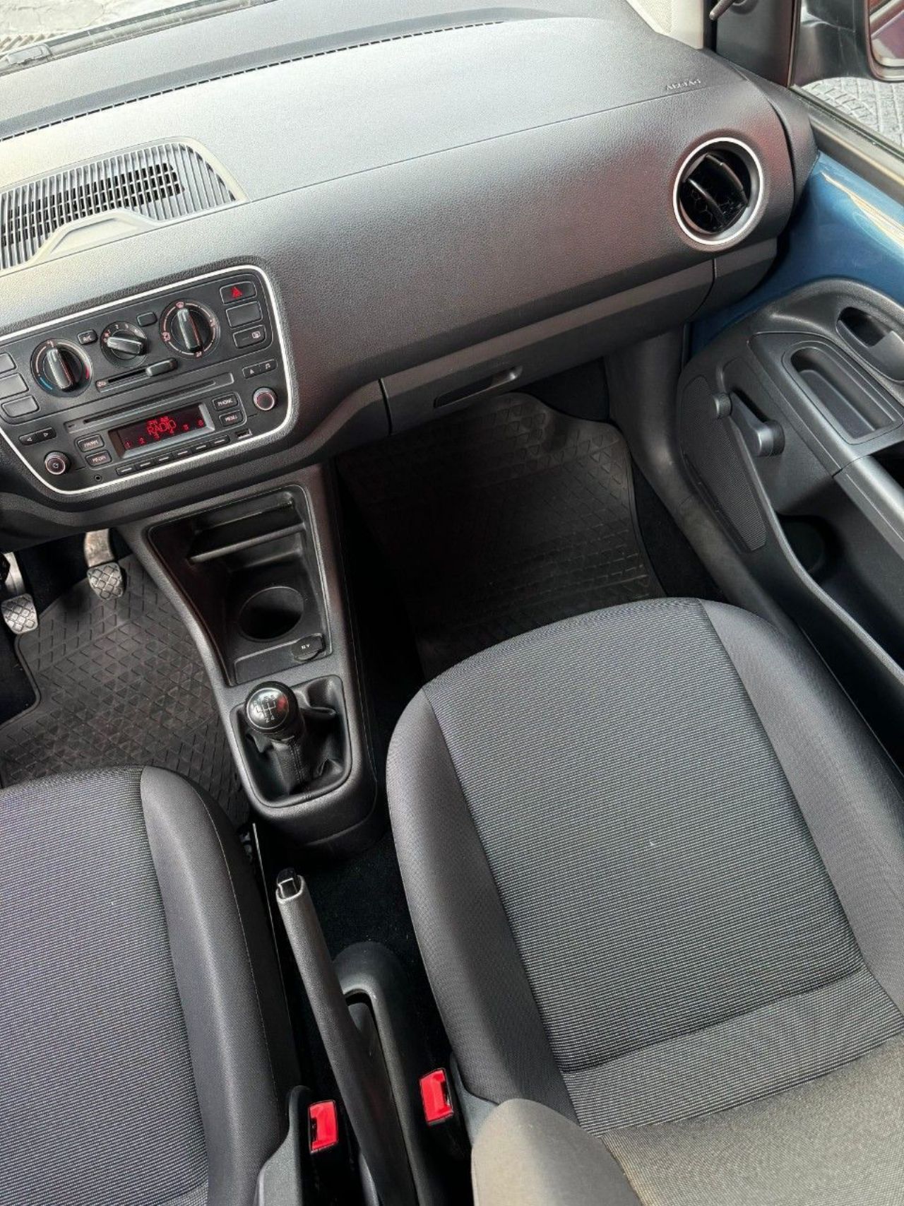 Volkswagen UP Usado Financiado en Córdoba, deRuedas