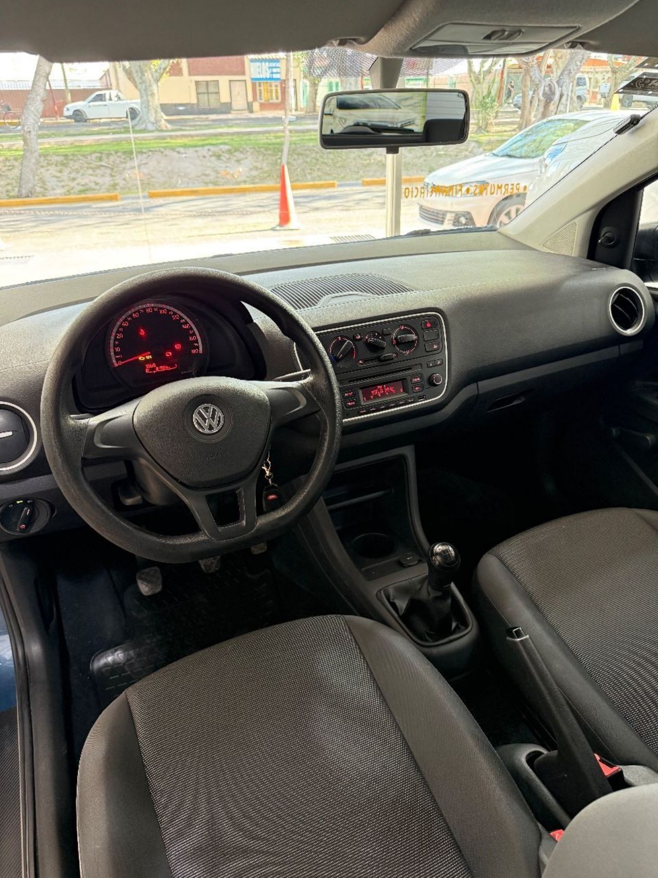 Volkswagen UP Usado Financiado en Mendoza, deRuedas