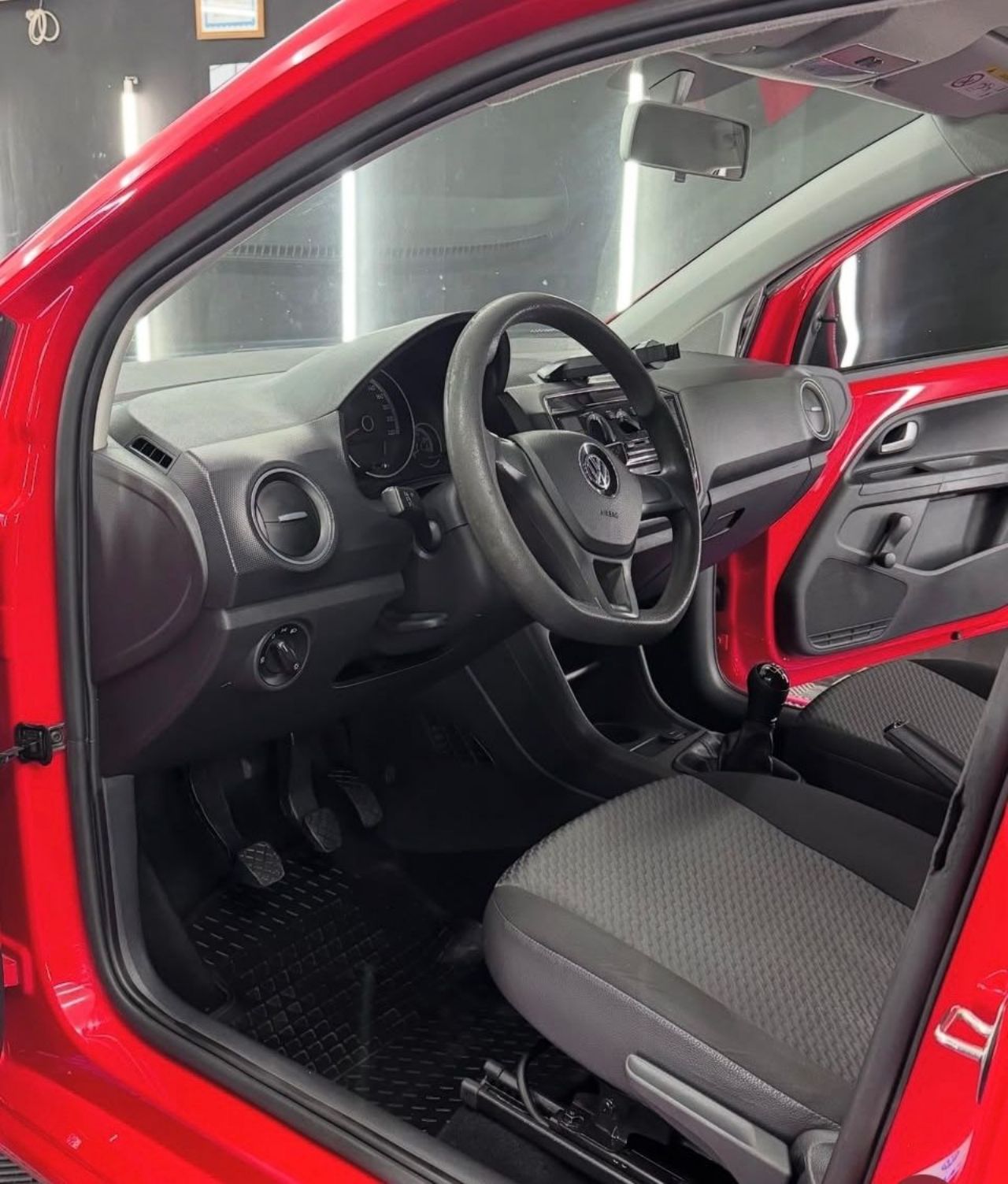 Volkswagen UP Usado en Córdoba, deRuedas