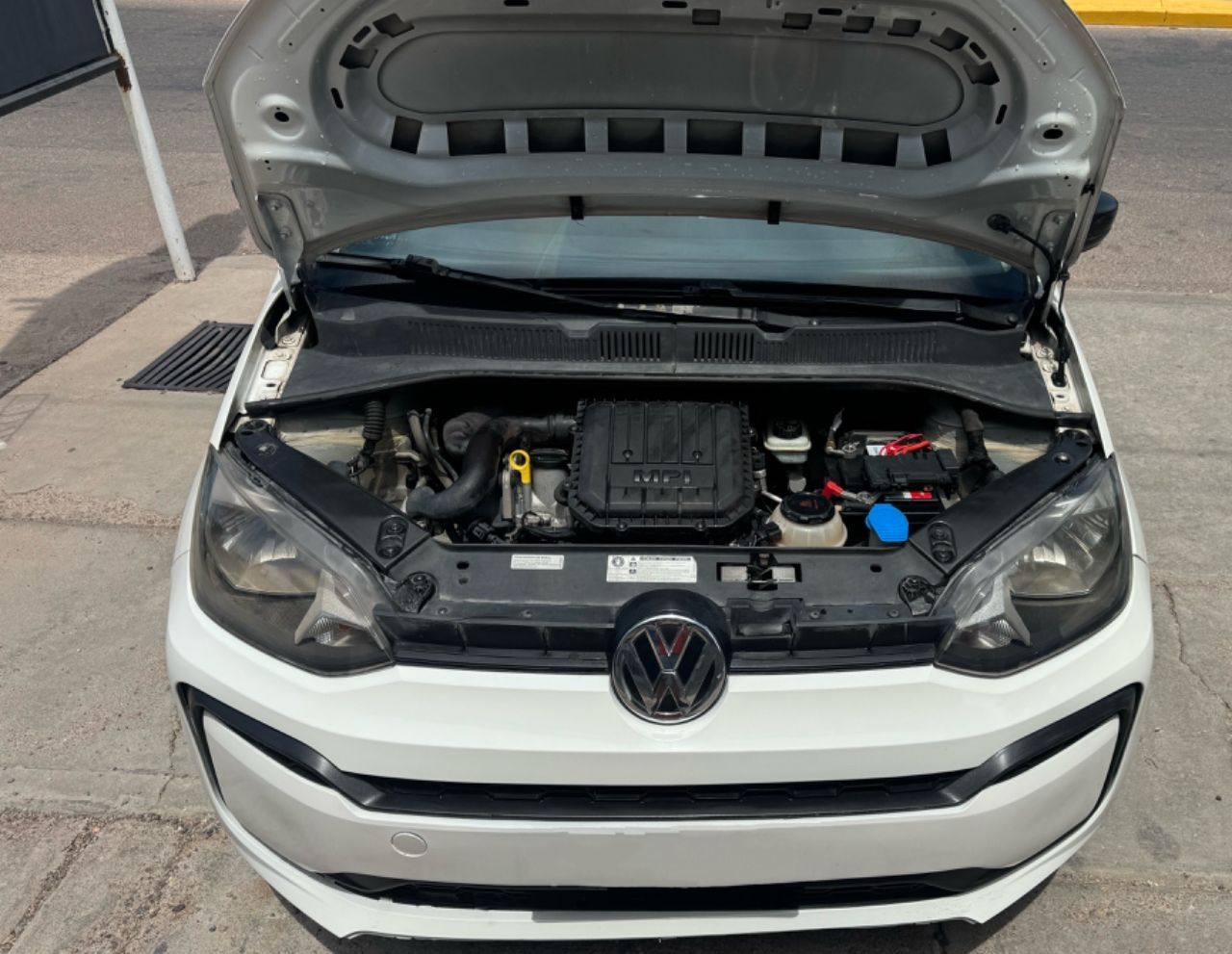 Volkswagen UP Usado Financiado en Mendoza, deRuedas