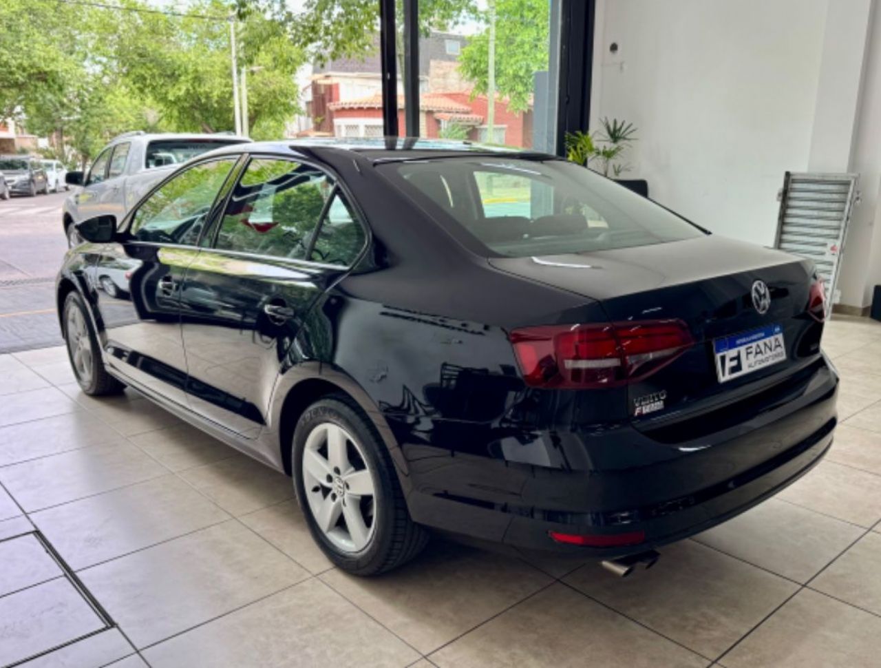 Volkswagen Vento Usado Financiado en Mendoza, deRuedas