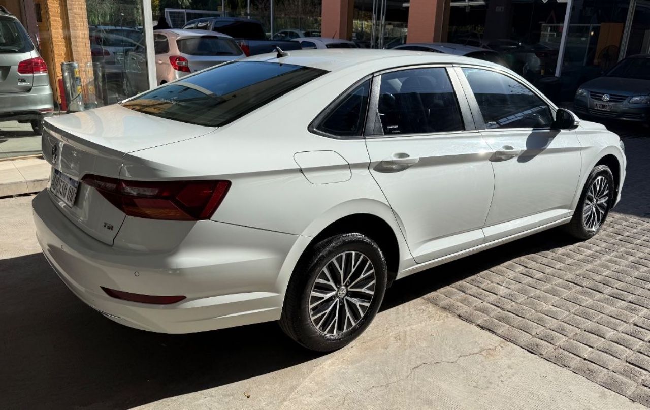 Volkswagen Vento Usado Financiado en Mendoza, deRuedas