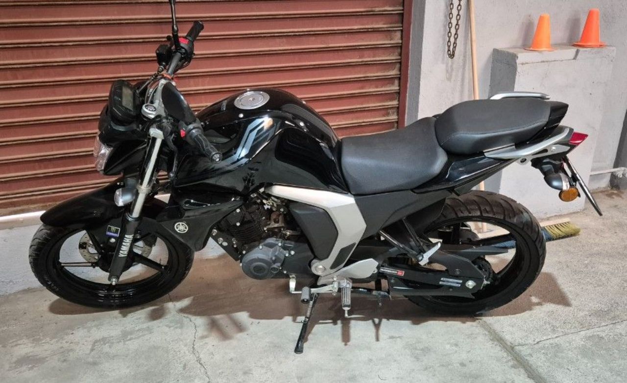 Yamaha FZ Usada Financiado en Mendoza, deRuedas
