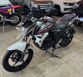 Yamaha FZ-S Usada en San Juan